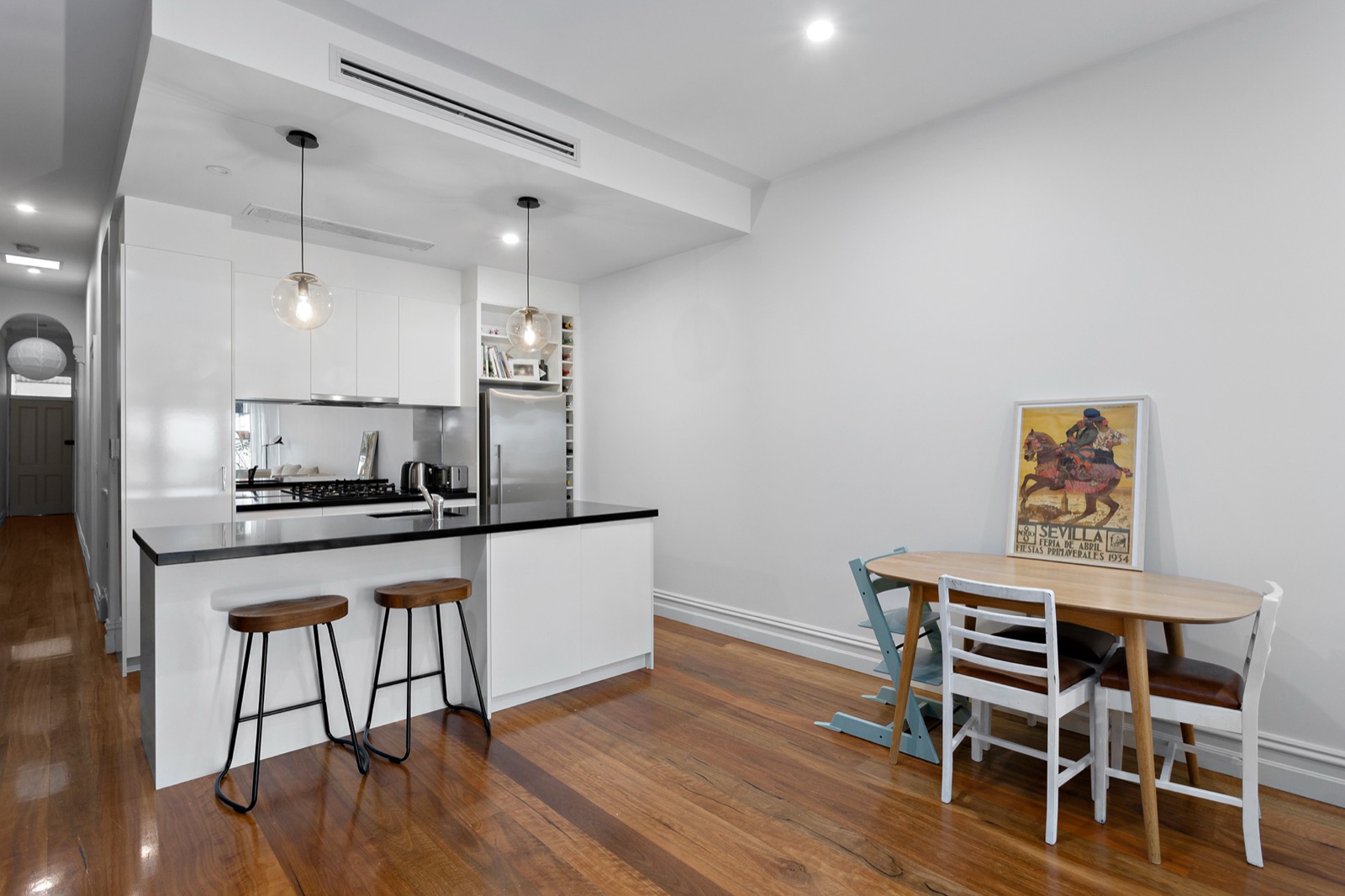 Green Street, interior 2